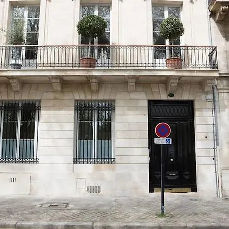 La Route Des Chateaux Apartment *